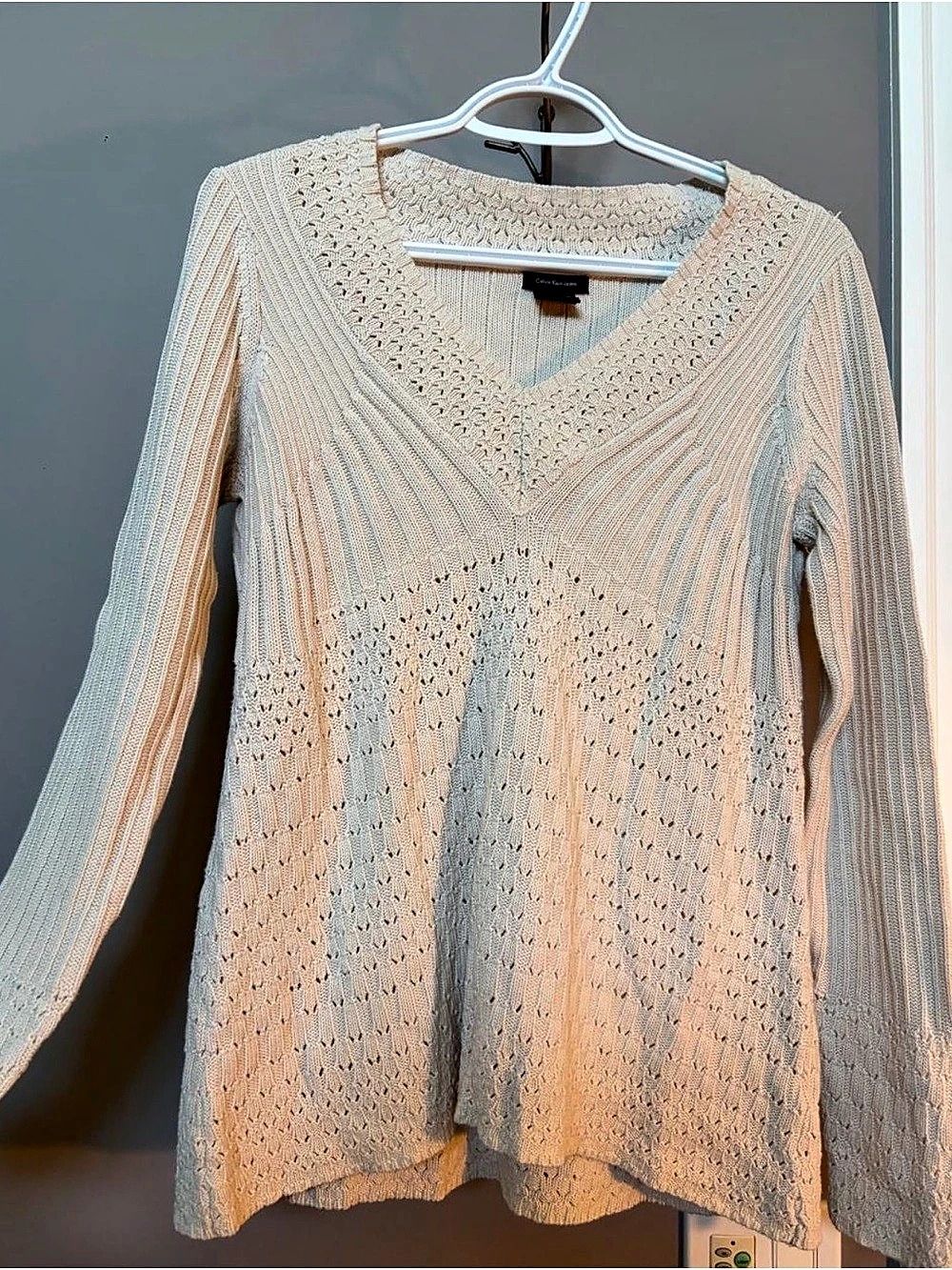 Calvin Klein Jeans Cotton V-Neck Sweater in Cream Size Medium
